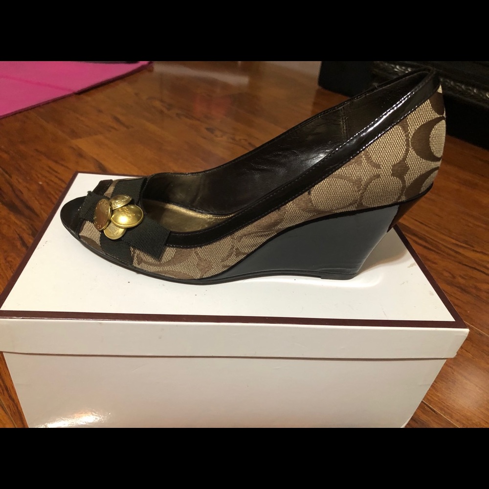 Women 7.5  coach heels
